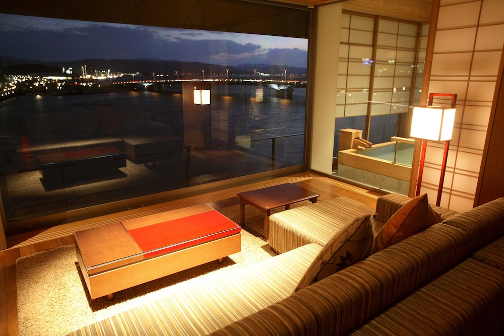 Traditional Room, Non Smoking, Lake View (Japanese Western-Style) photo 2