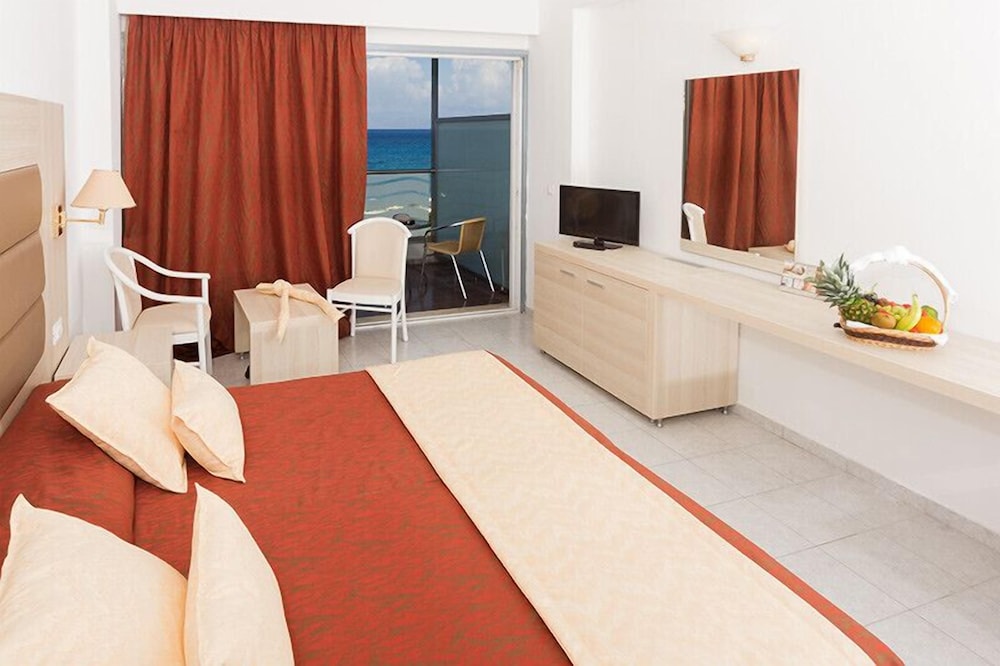 Standard Double or Twin Room, Sea View - Photo 9