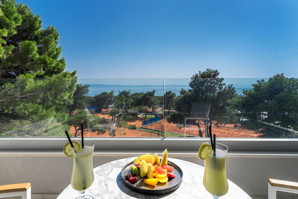 Double or Twin Room, Partial Ocean View