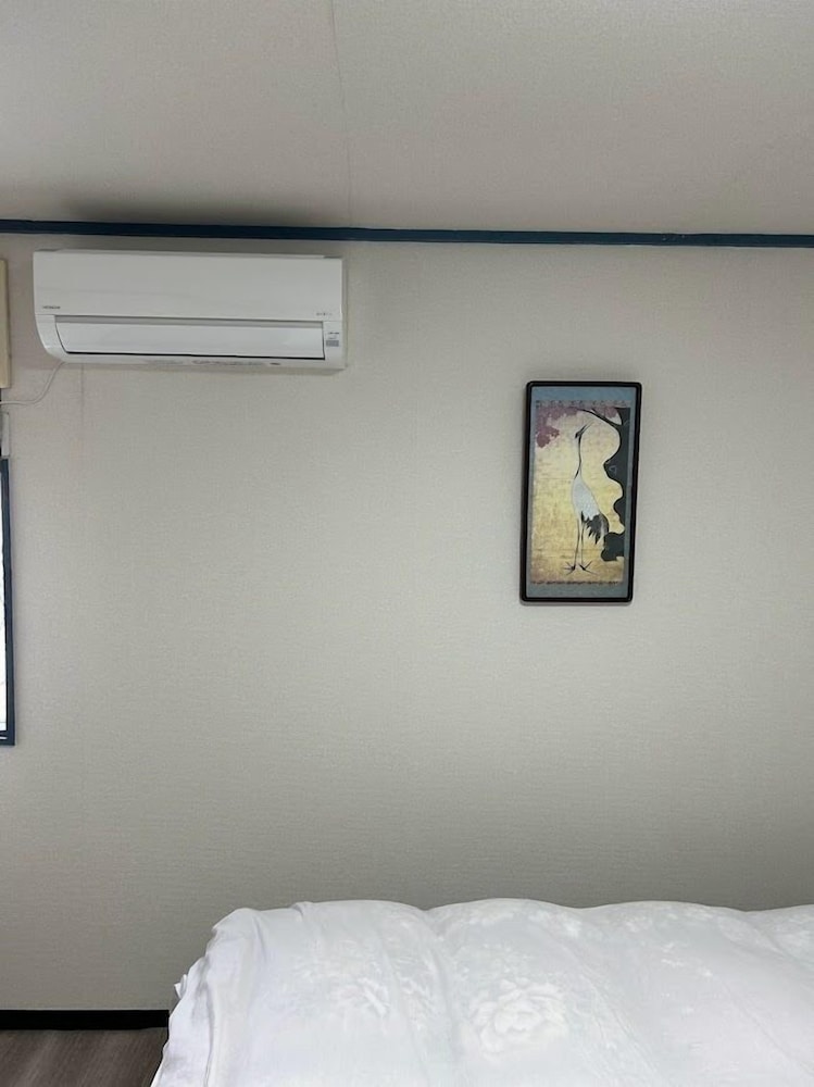 Basic House photo 3