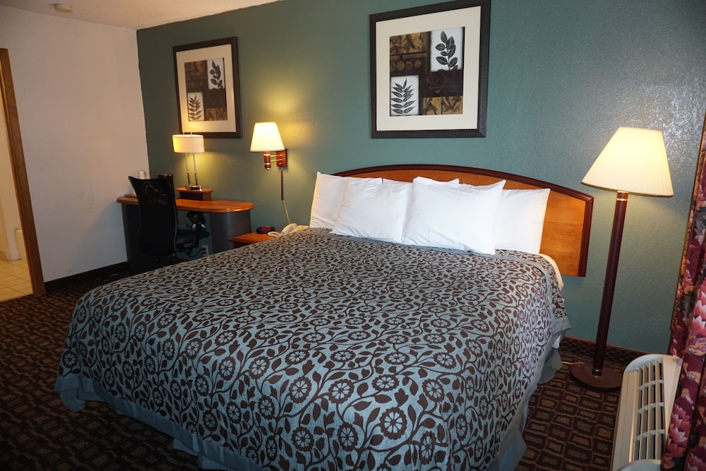 Standard Room, 1 King Bed - Photo 7