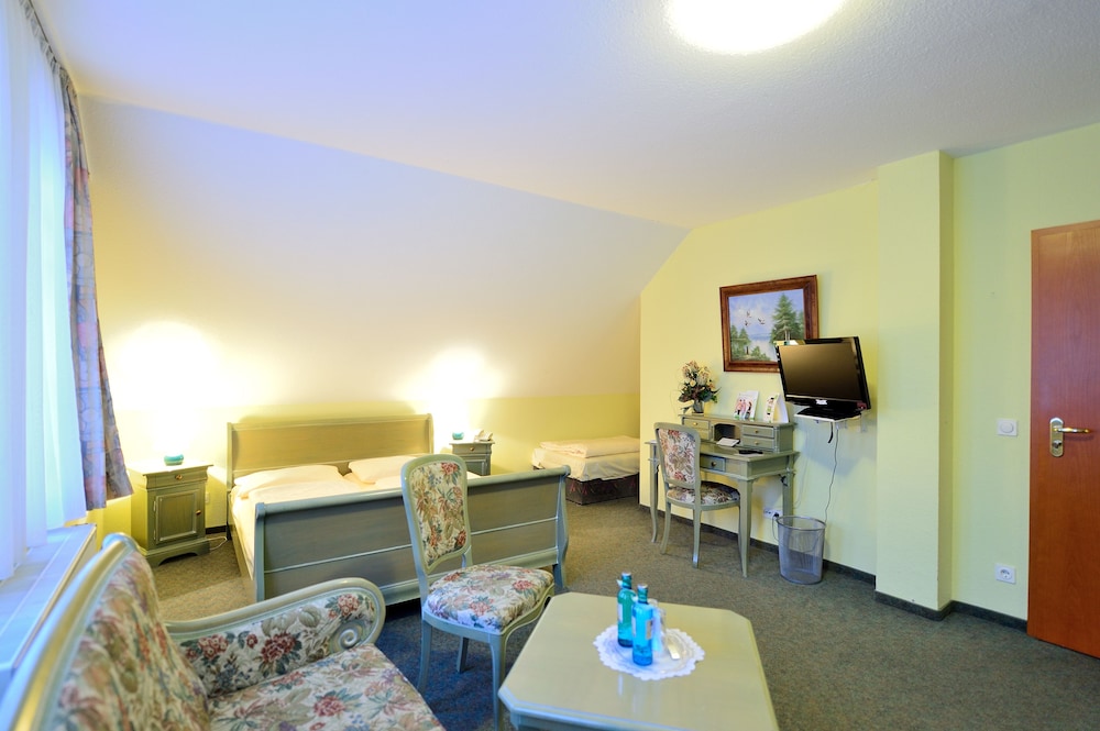 Triple Room, Multiple Beds