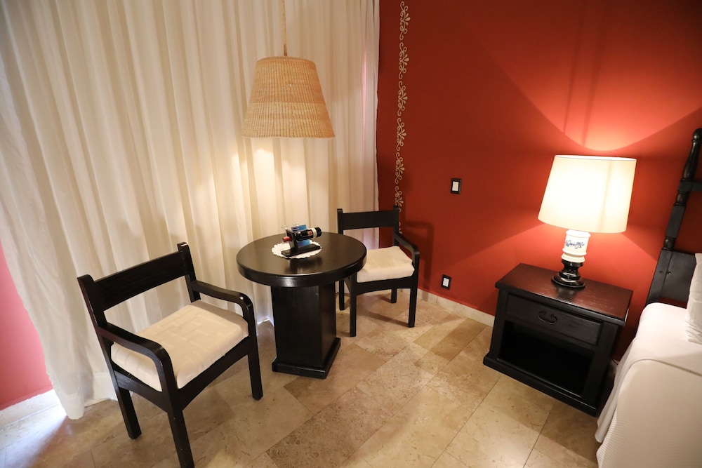 Standard Room, 2 Double Beds, Garden View - Photo 5