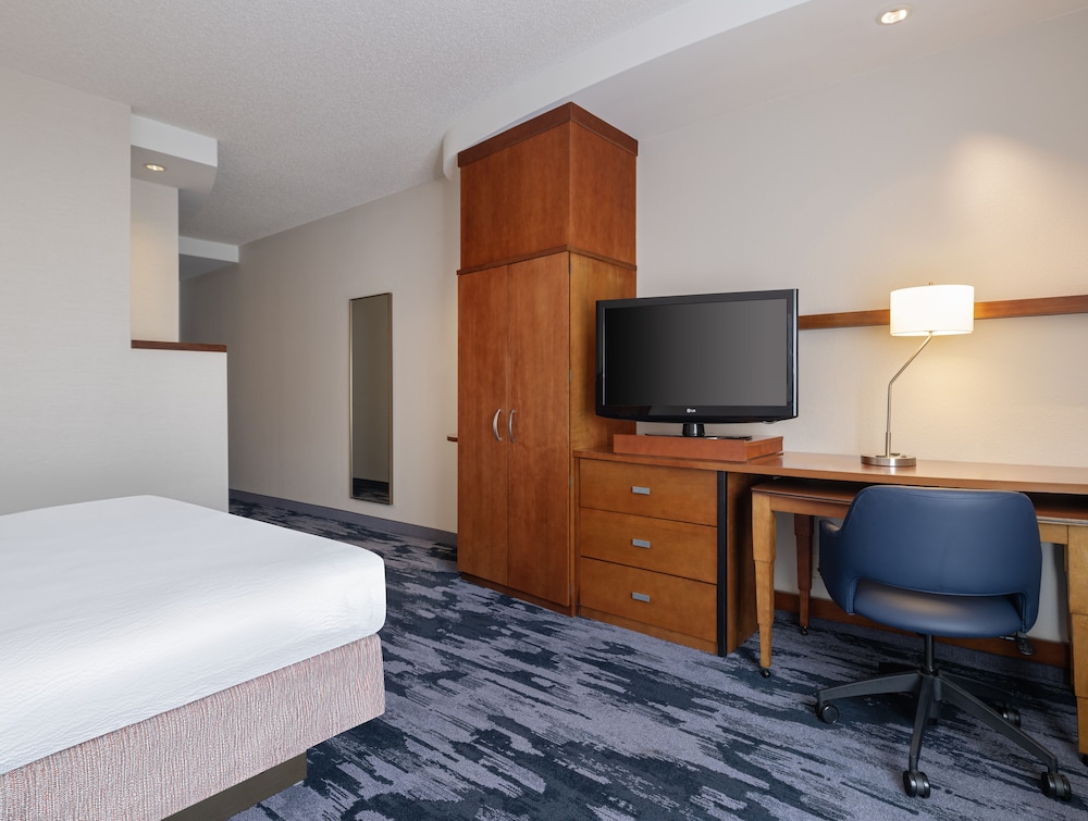 Room, 1 King Bed (Mobility/Hearing Accessible, Tub)
