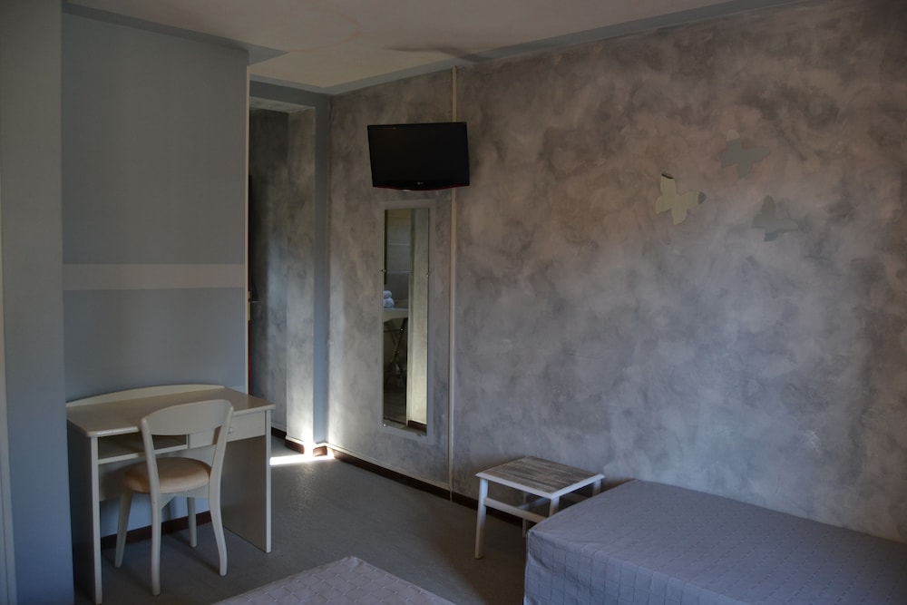 Double or Twin Room photo 3