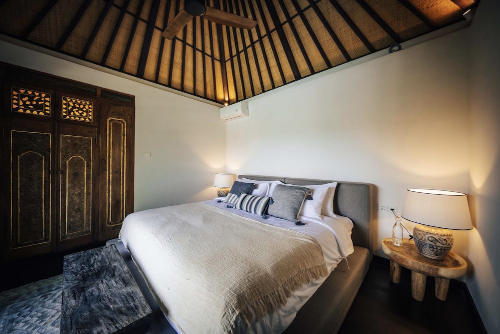 AKASA - Suite Pool Access - Photo 10