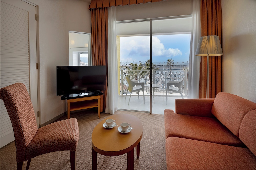 Balcony Twin Room, Non Smoking photo 1