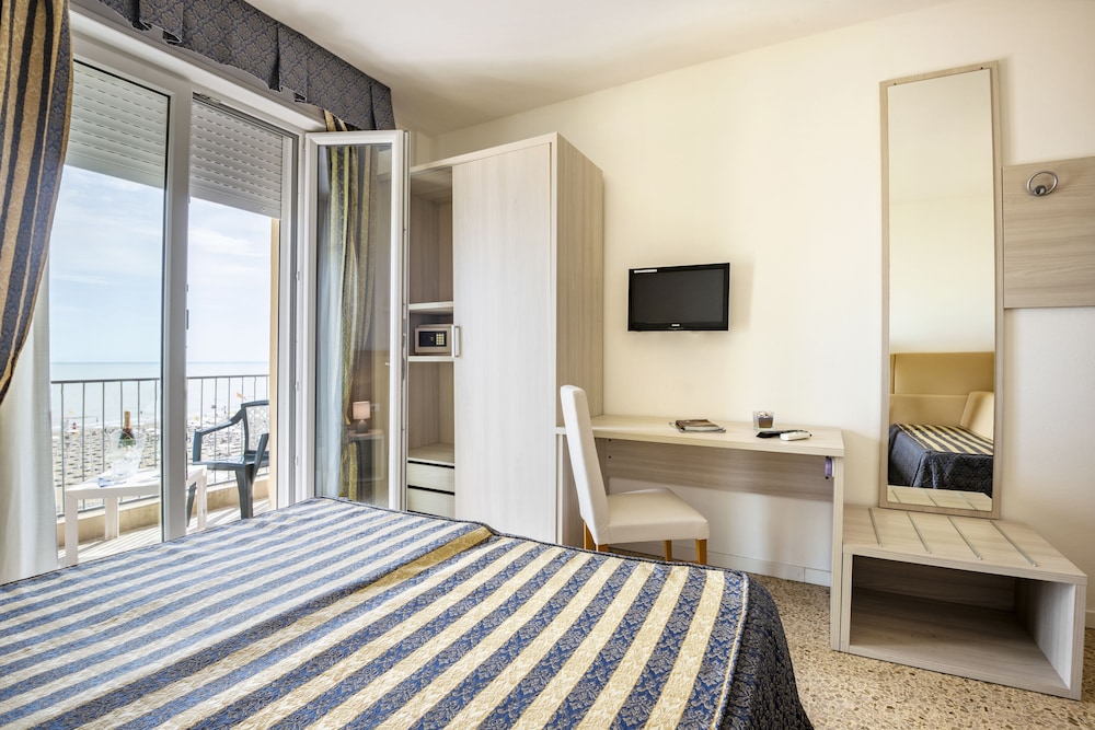 Family Quadruple Room, Balcony, Sea View photo 3
