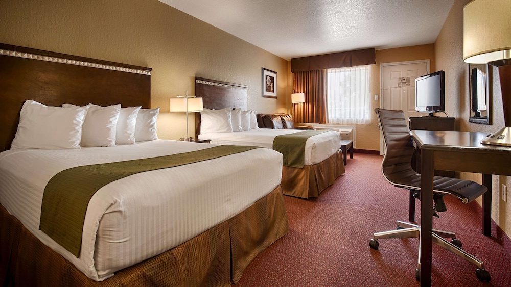 Standard Room, Multiple Beds, Non Smoking, Refrigerator & Microwave (with Sofabed)