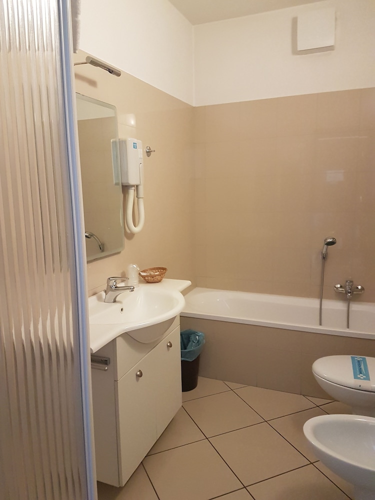 Double or Twin Room - Photo 2