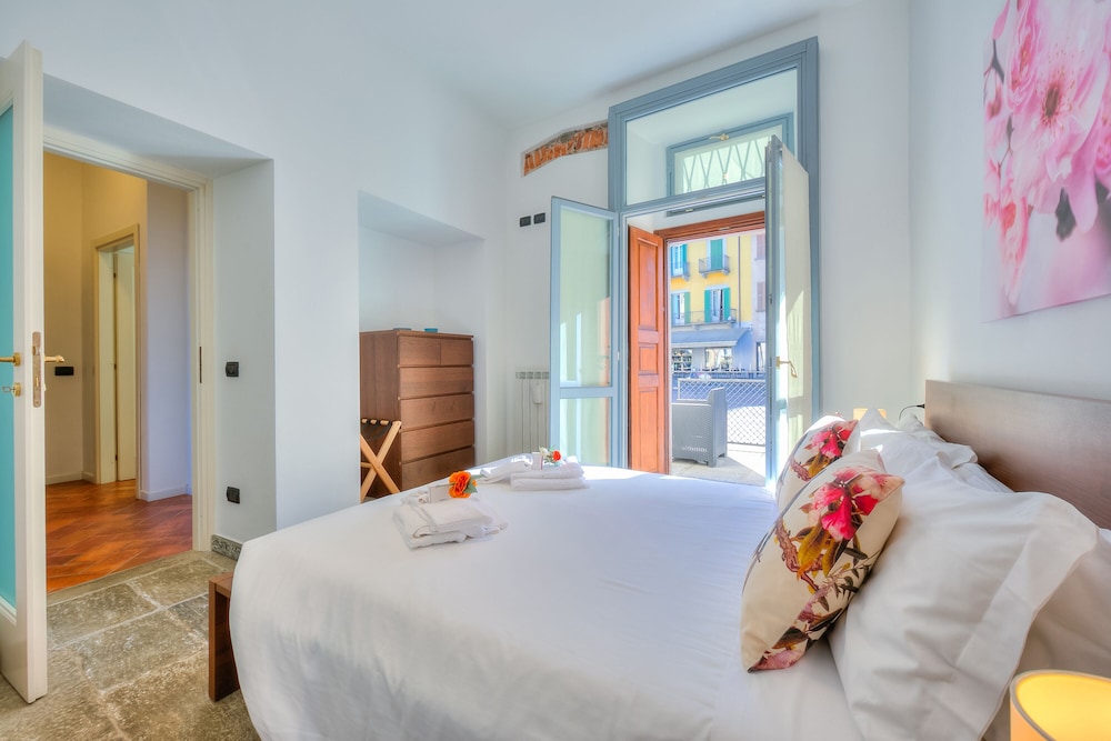 Honeymoon Apartment, Multiple Bedrooms, Lakeside (Volo Di Gabbiani Pied Dans L' Eau) photo 1