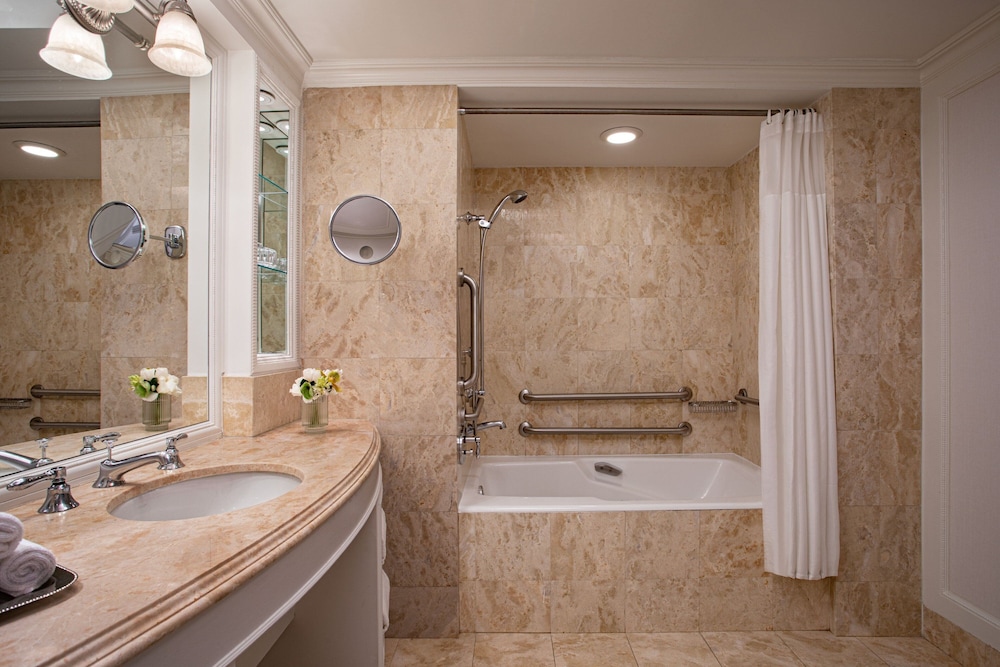 Club Room, 1 King Bed, View (Mobility Accessible, Tub)