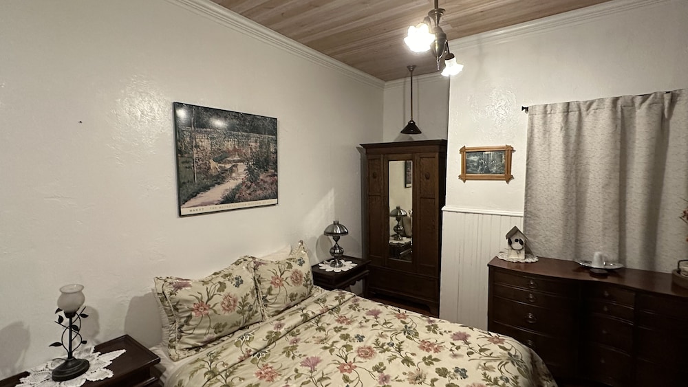 Premium Double or Twin Room, Multiple Beds, Ground Floor (Room 9) photo 2