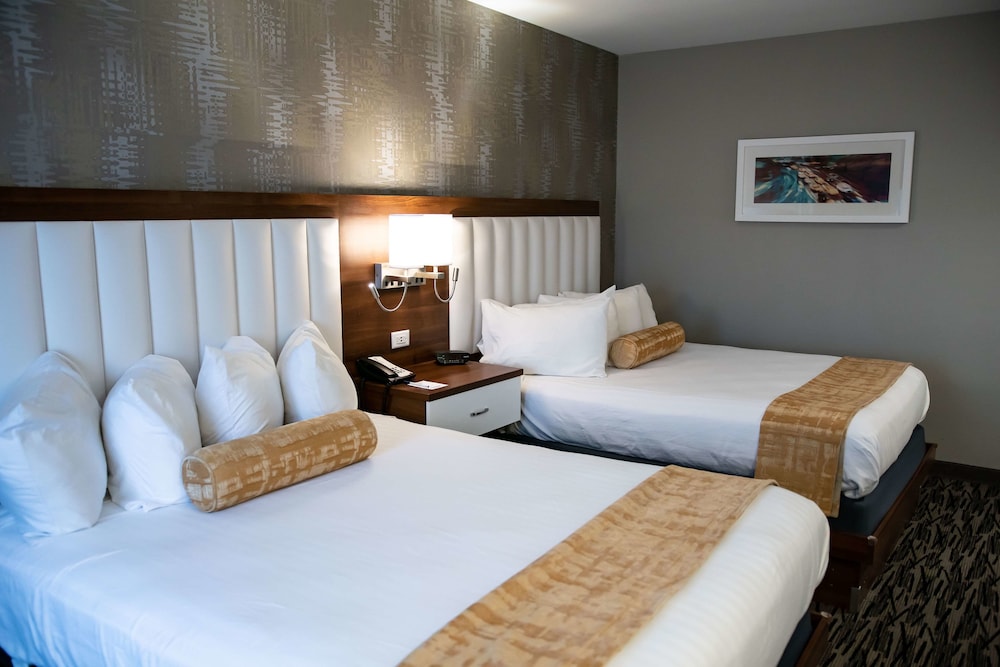 Standard Room, 2 Queen Beds, Non Smoking (Walk-in Shower) photo 2