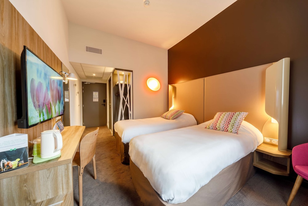 Standard Room, 2 Twin Beds - Photo 1