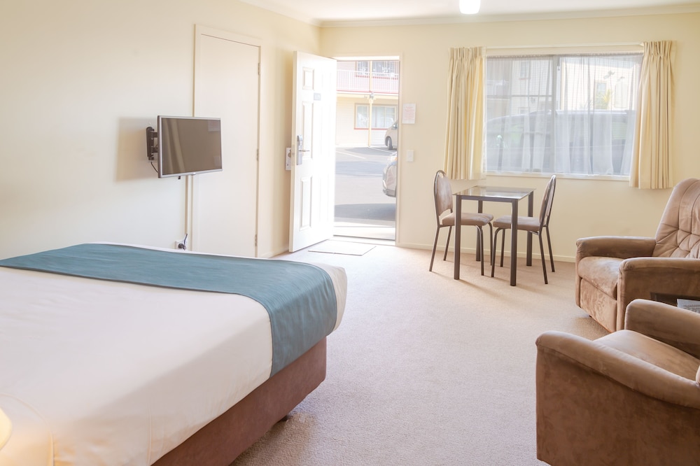 Superior Studio, 1 Queen Bed, Non Smoking, Kitchenette - Photo 5