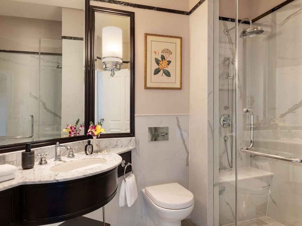 Suite, 1 King Bed (Landmark)
