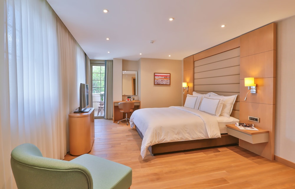 Superior Suite, Balcony photo 1