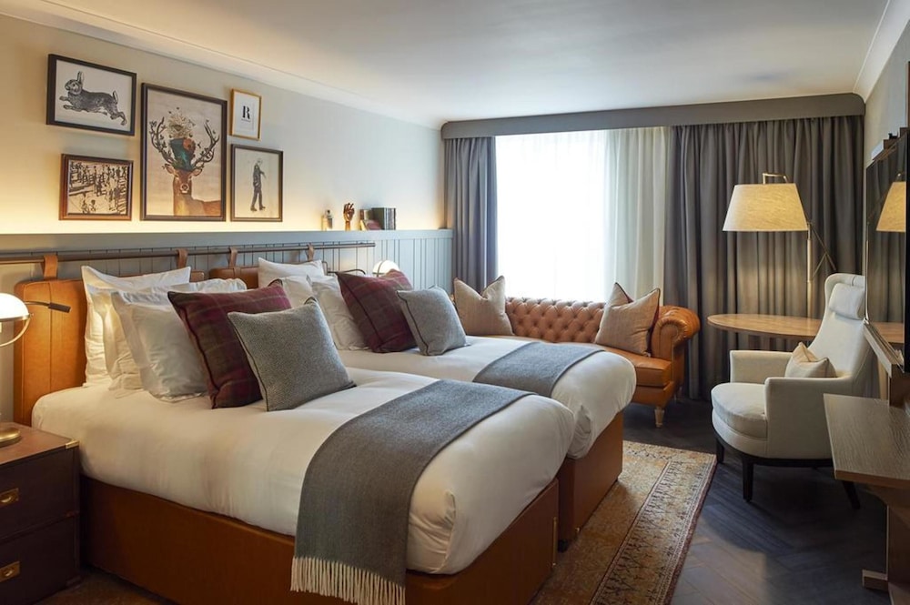Room, 2 Twin Beds (Essential)