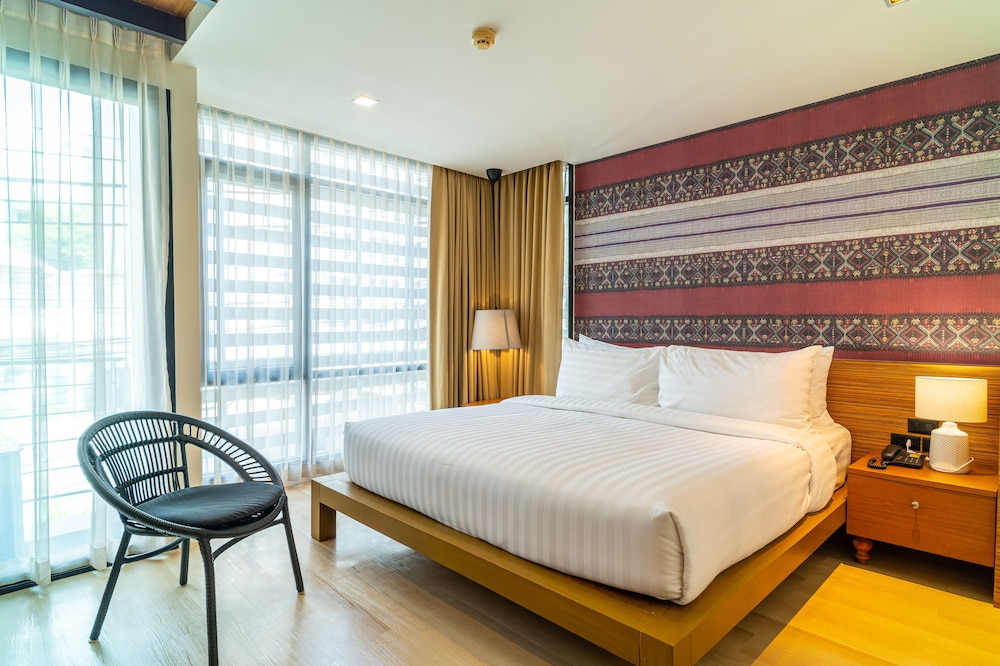 Superior Room, 1 King Bed photo 3
