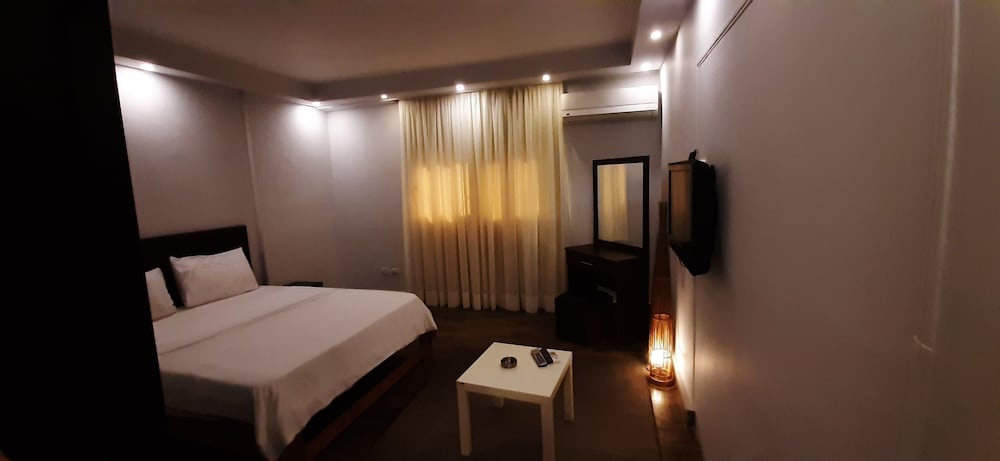 Comfort Suite, 1 Queen Bed with Sofa bed, Refrigerator photo 1