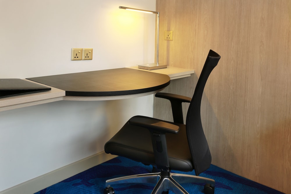 Standard Room, Multiple Beds (Free Breakfast) - Photo 6