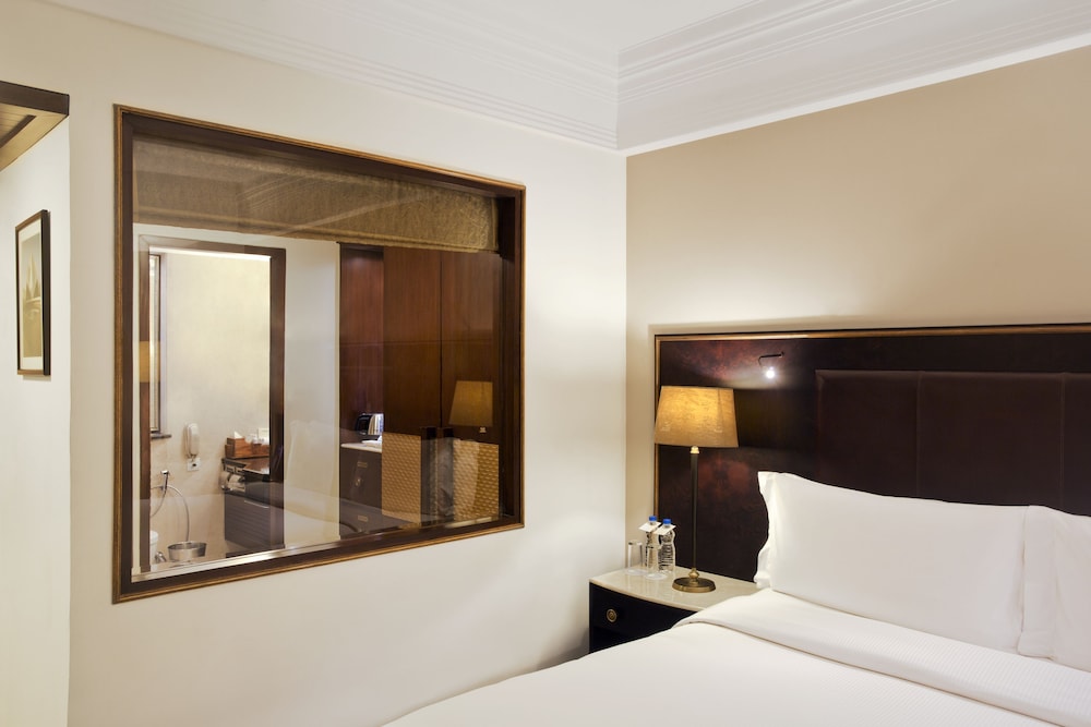 Executive Room - Photo 6