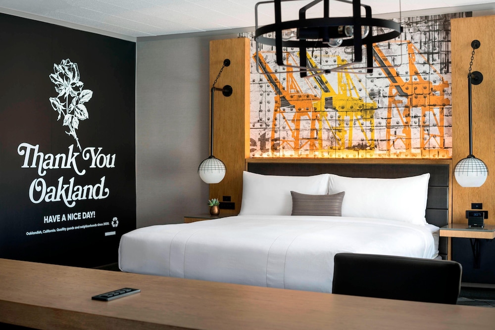 Suite, 1 King Bed (Mobility Accessible, Roll-in Shower)