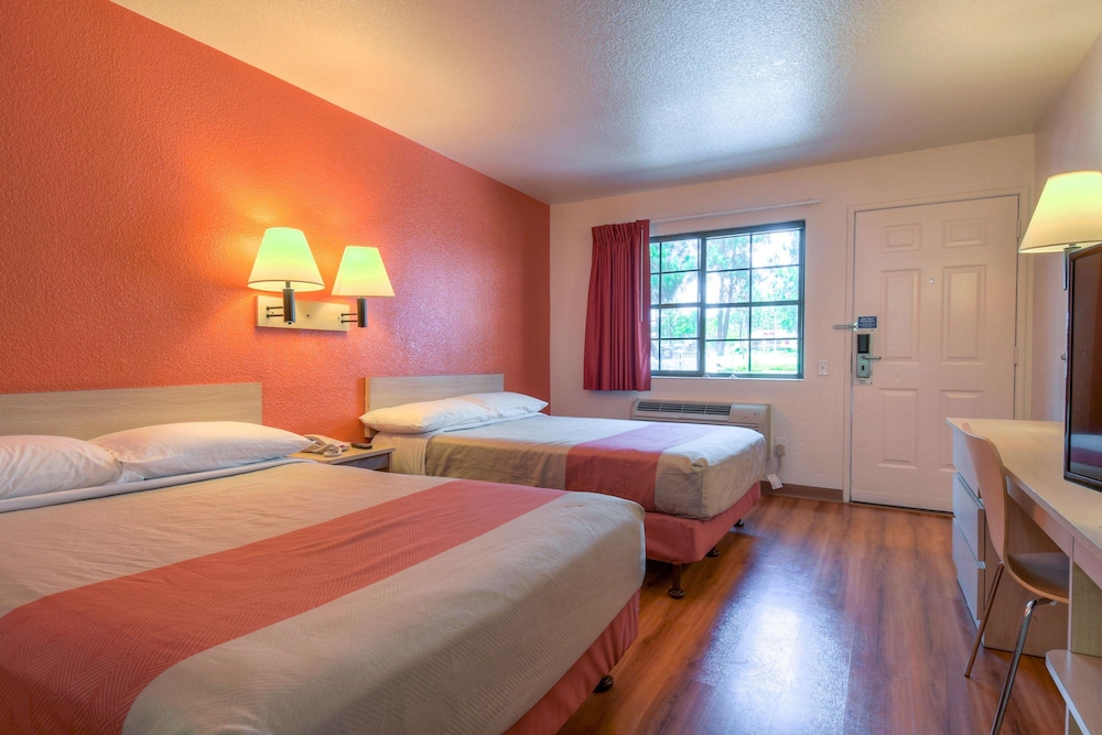 Deluxe Room, 2 Double Beds, Non Smoking, Refrigerator & Microwave photo 3