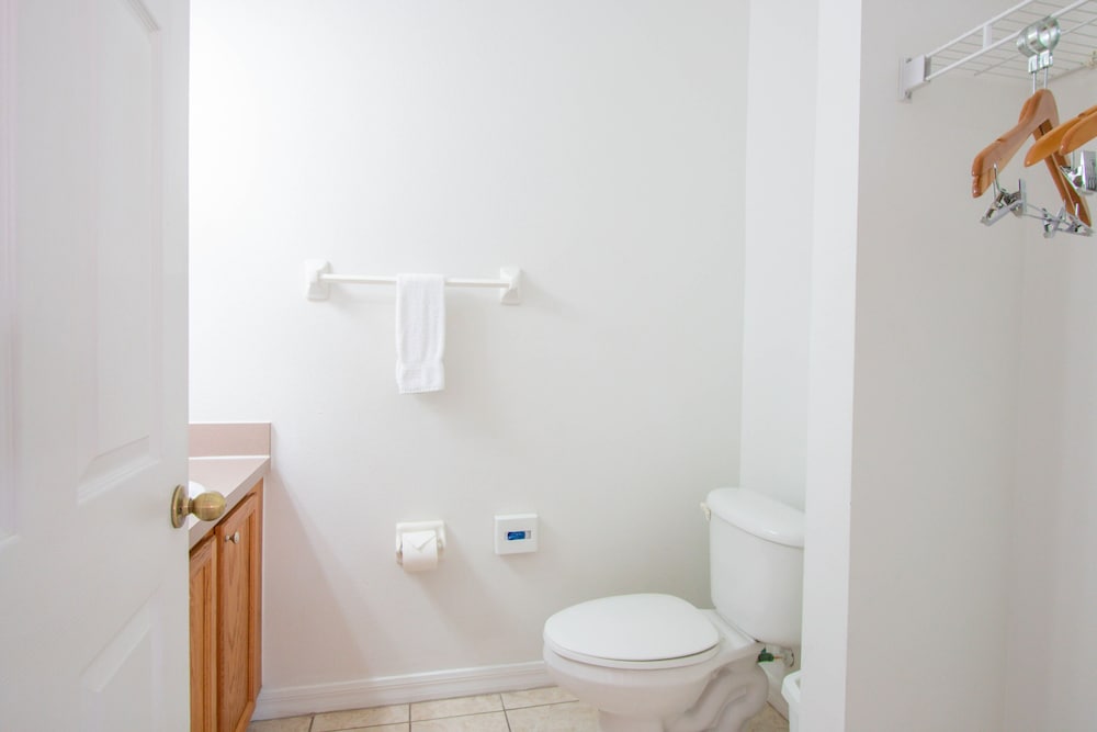 Comfort Townhome, 4 Bedrooms, Accessible photo 2