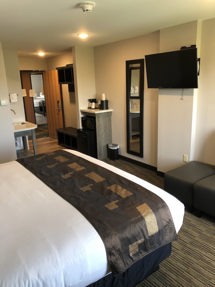 Standard Room, 1 King Bed (One King Bed Grizzly Building) photo 3