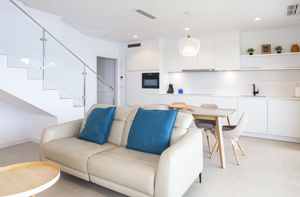 Penthouse, 2 Bedrooms, Terrace, Sea View - Photo 4