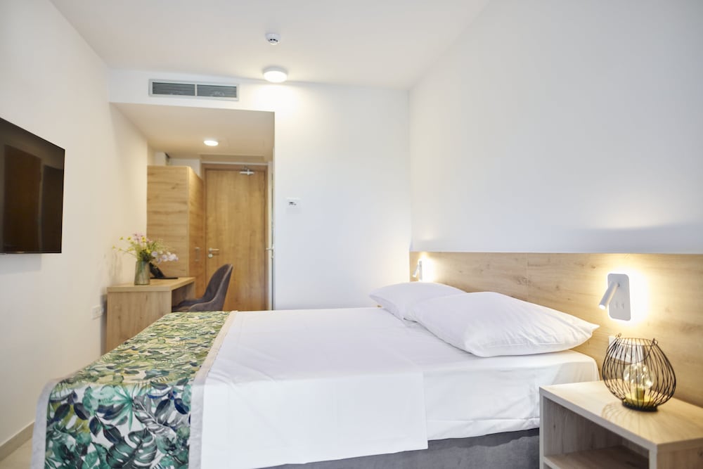 Family Room with Sea View and Balcony (2 Adults + 1 Child) photo 3