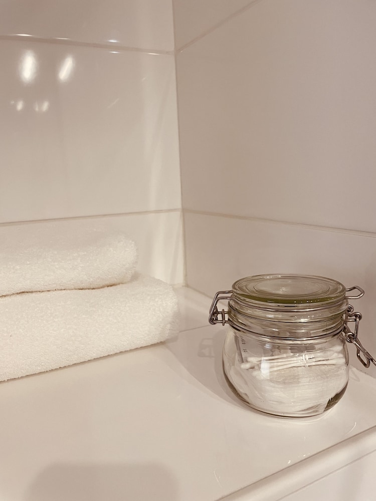Suite - Photo 17