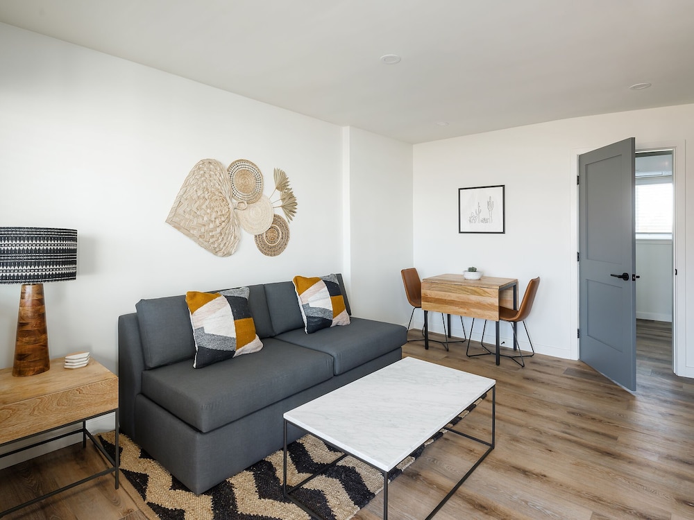 Oceanview Queen Suite 302