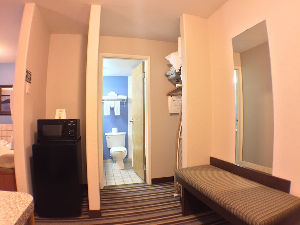 Deluxe Studio Suite, 1 King Bed, Non Smoking - Photo 2