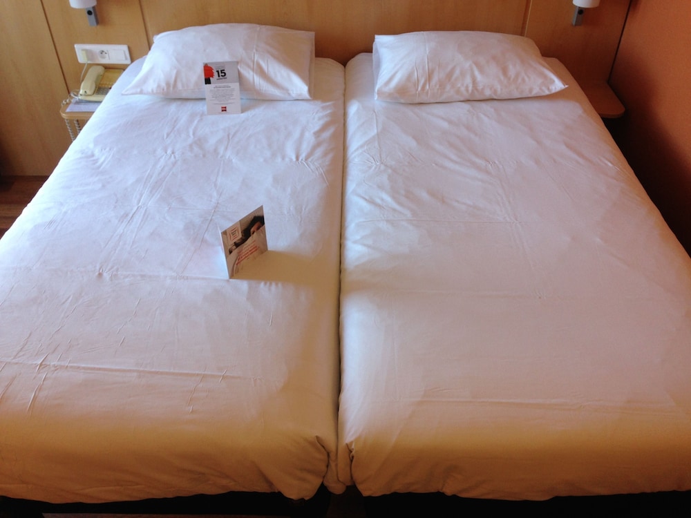 Standard Room, 2 Twin Beds - Photo 1