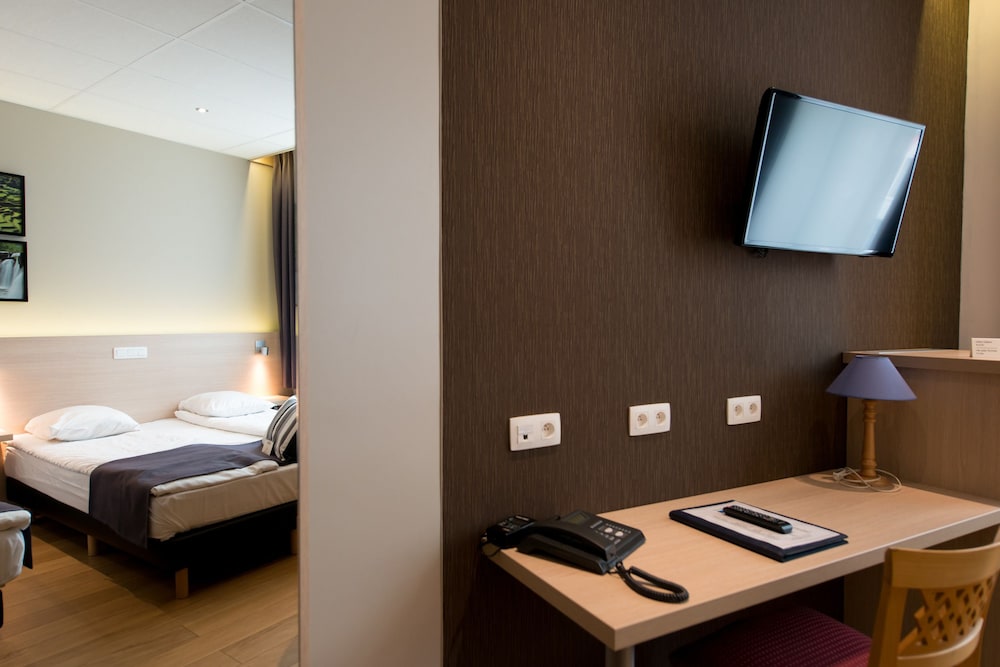 Economy Twin Room photo 2