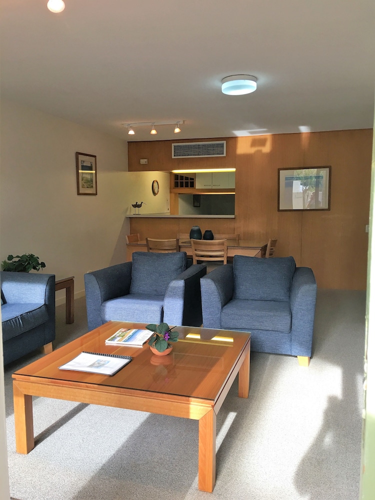 Basic Apartment, 2 Bedrooms, Courtyard View, Ground Floor photo 3