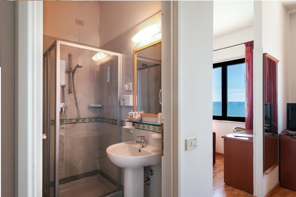 Double Room, Sea View - Photo 7