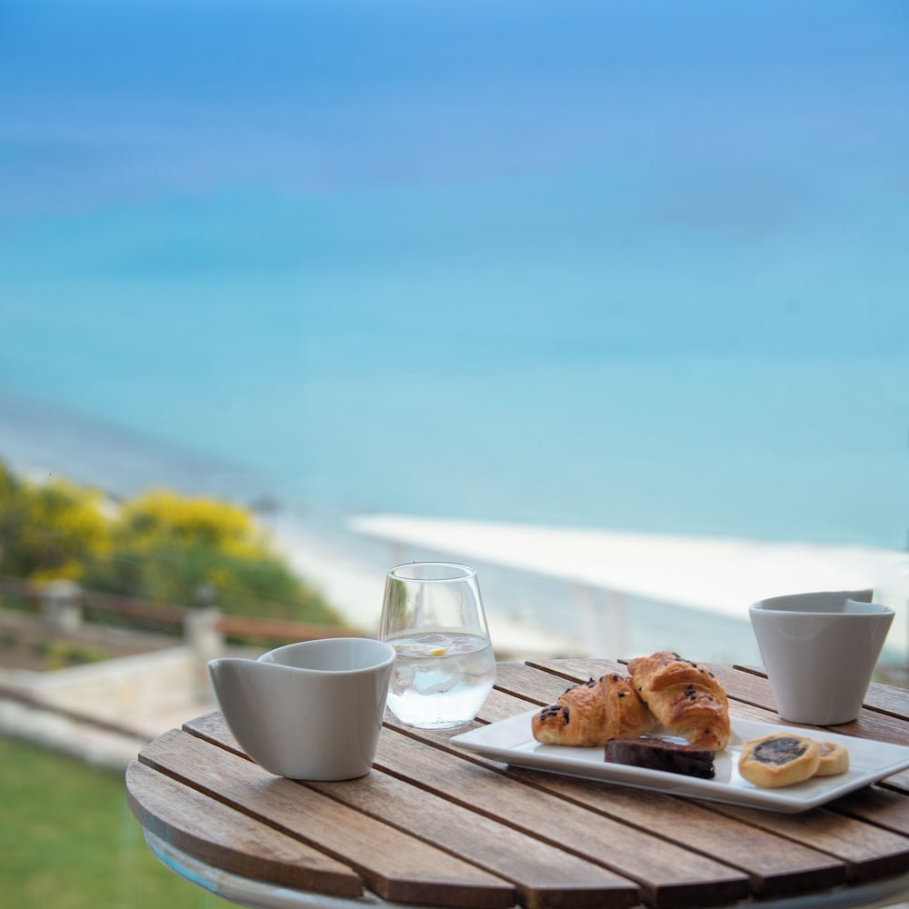 Junior Suite, Partial Sea View photo 2