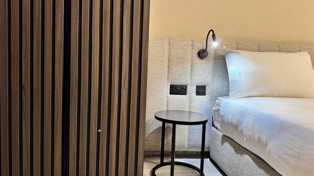 Economy Twin Room, Balcony