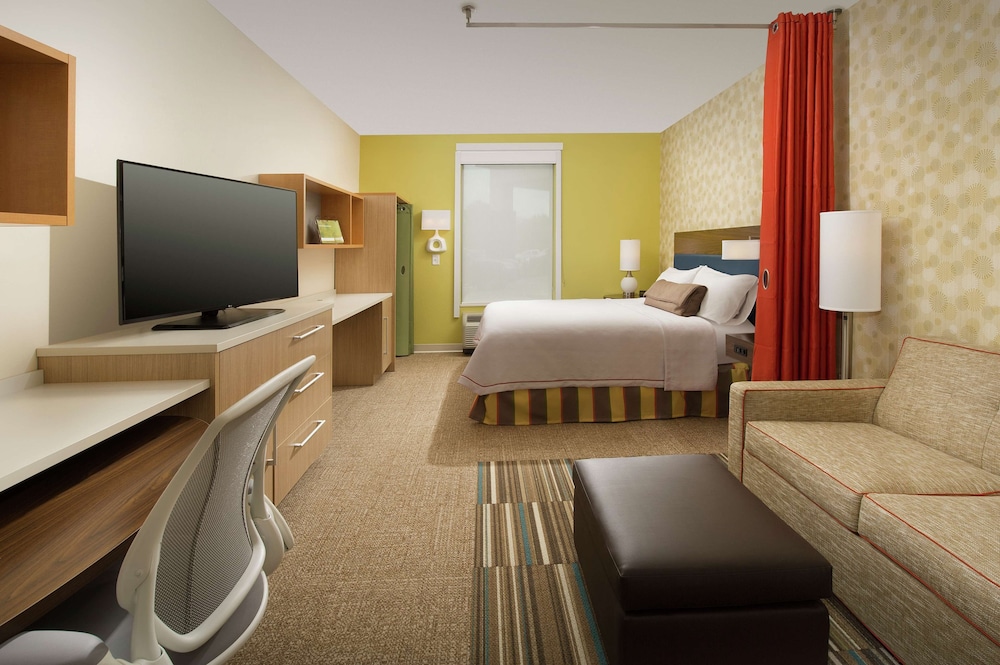 Studio, 1 King Bed, Accessible, Bathtub photo 1