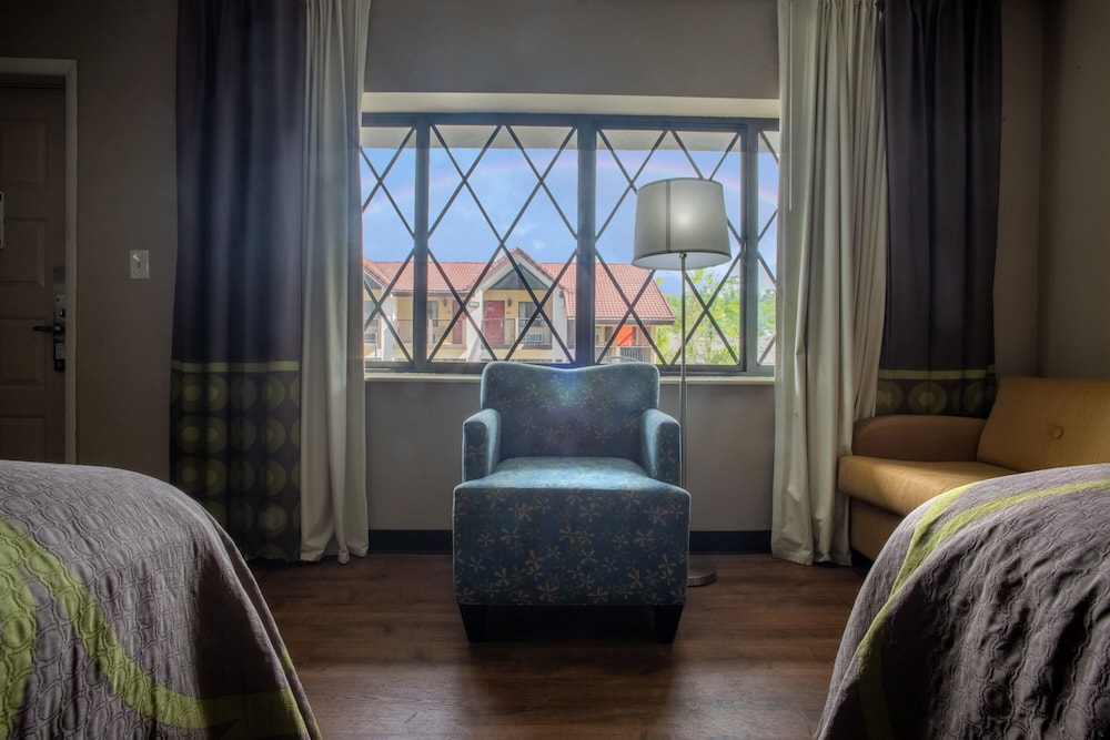Room, 2 Queen Beds, Non Smoking (Oversized Room) - Photo 4