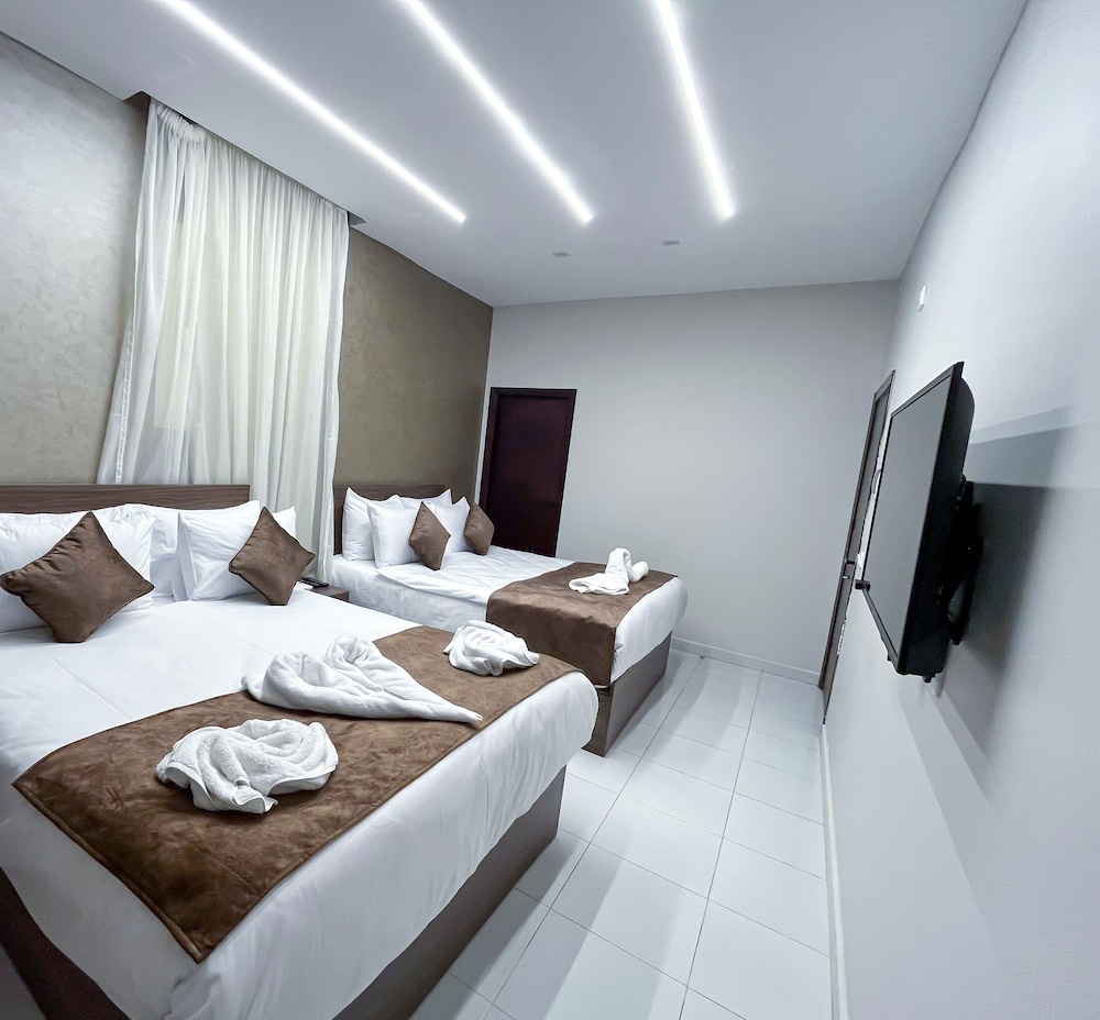 Standard Quadruple Room, 2 Queen Beds photo 1