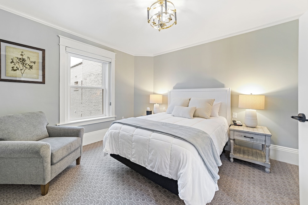 Suite, 1 Queen Bed with Sofa bed