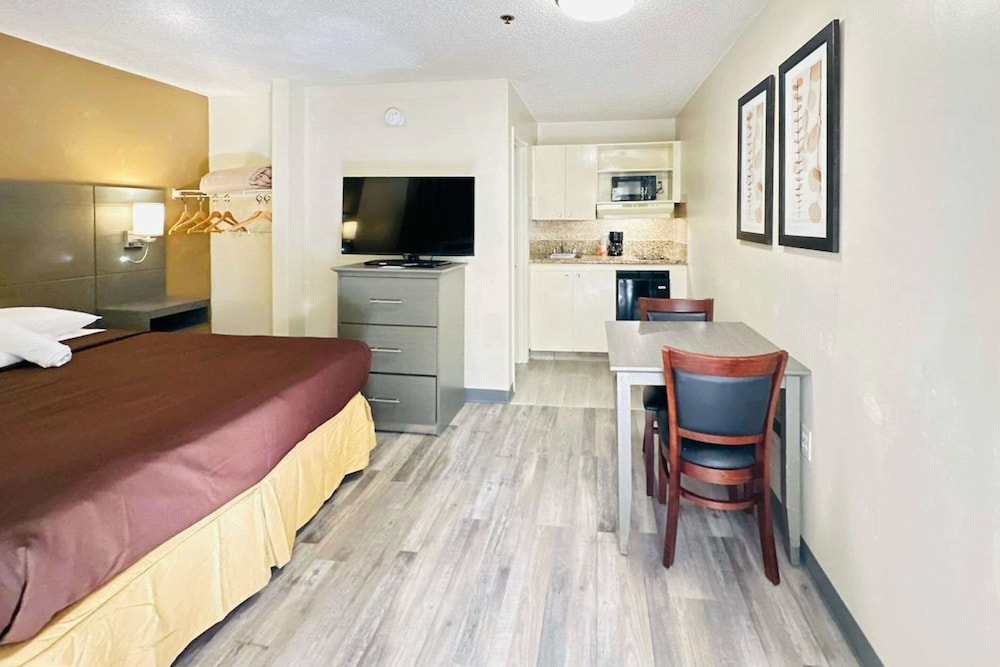 Room, 1 Double Bed, Accessible, Non Smoking (Efficiency) - Photo 1