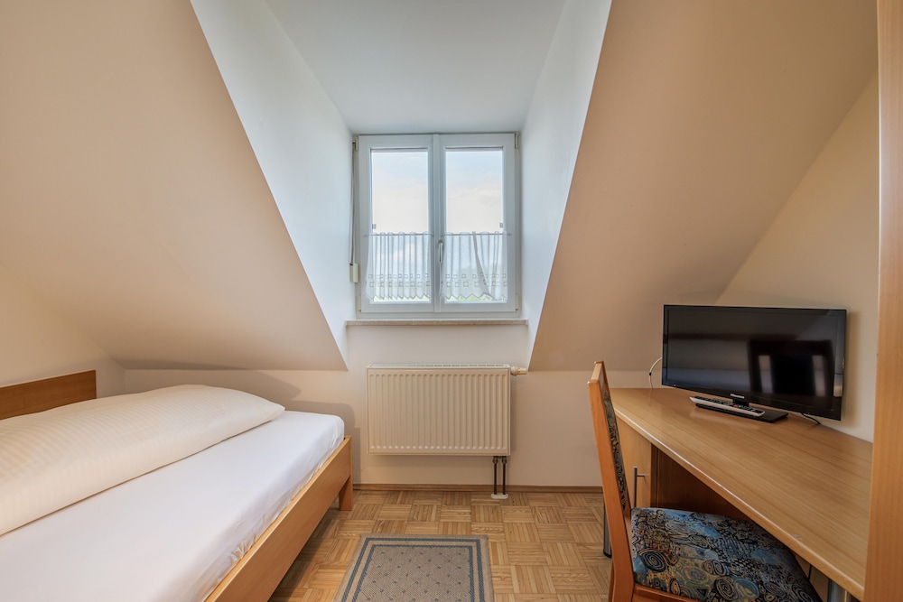 Economy Double Room Single Use photo 3
