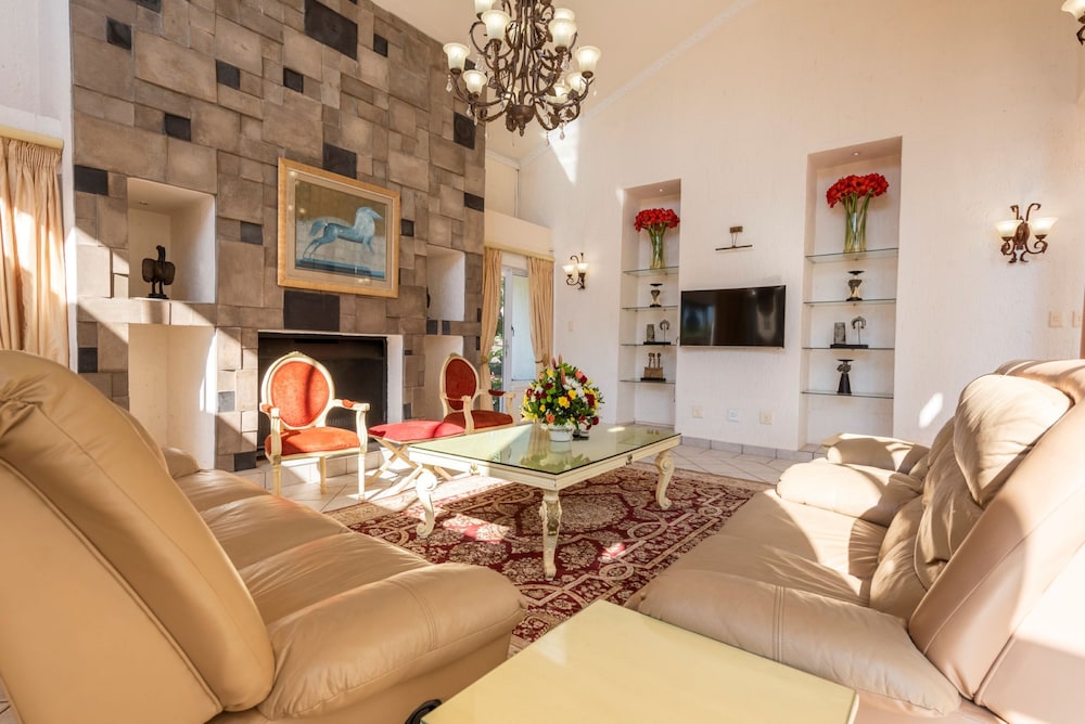 Villa photo 3