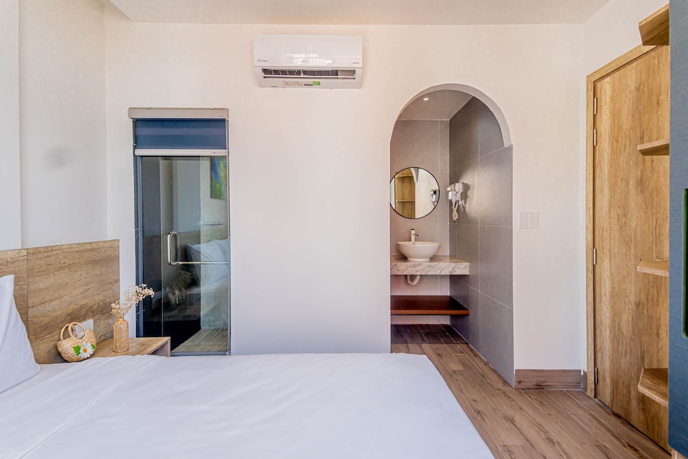 Two-Bedroom Apartment with Balcony - Photo 8